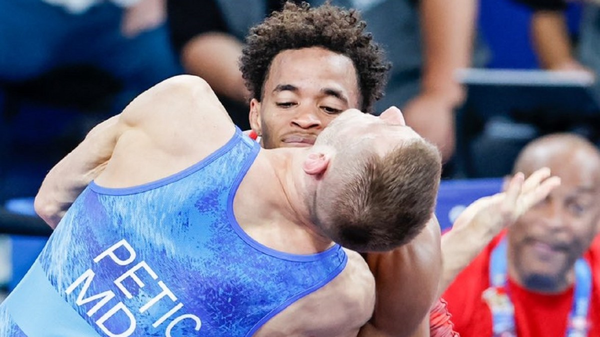 Néstor Almanza cae en su debut en lucha grecorromana en París 2024 y queda fuera de competencia