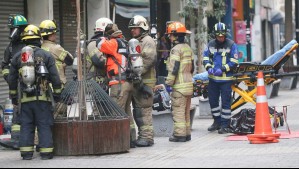 Emergencia por monóxido de carbono se registra en pleno centro de Santiago: Encuentran muerta a mujer de 92 años