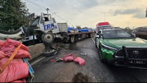 Una persona fallecida y tres heridos deja colisión múltiple en Vespucio Norte