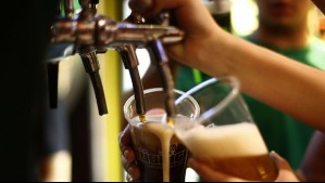 Lo habrían drogado en un bar para robarle en su casa: La denuncia de un hombre contra dos mujeres en Curicó