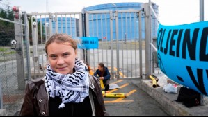 Greta Thunberg y otros activistas tratan de bloquear una planta de gas y petróleo en Noruega