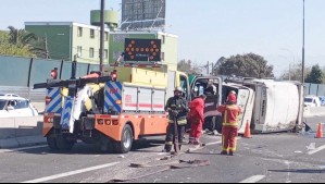 Camión recolector de basura se vuelca en la Ruta 5 a la altura de Independencia: Hay heridos