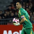 En horas de la noche de este lunes se confirmó una noticia que hace algunas semanas estaba rondando en el ambiente futbolístico nacional: el retiro del portero Claudio Bravo.