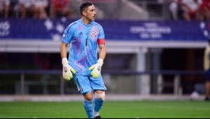 'Cuelga los guantes una leyenda': Las reacciones que dejó el retiro de Claudio Bravo del fútbol profesional