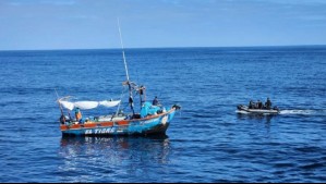 Armada intercepta barco peruano en las costas de Arica: Había pescado especie protegida en Chile