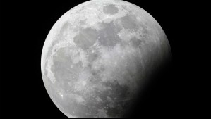 Un '18' con evento astronómico: Revisa las zonas en que se verá el eclipse lunar parcial en Chile