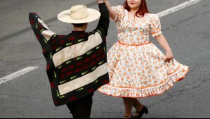 Clases de cueca express: Estos son los pasos básicos de nuestro baile nacional