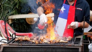 ¿Sirve la cebolla o es un mito? Así puedes limpiar una parrilla para el asado