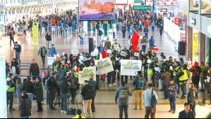 Finaliza paro de trabajadores en Aeropuerto de Santiago tras más de 24 horas de movilizaciones