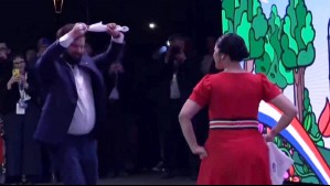 El pie de cueca de la diputada Karol Cariola y el Presidente Gabriel Boric en las fondas del Parque O'Higgins