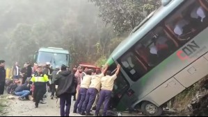 Turistas chilenos se encuentran entre los heridos tras caída de bus por una pendiente de 15 metros en Machu Picchu