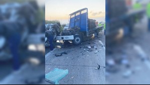 Conductor y un menor quedan atrapados tras colisión entre camiones en Ruta 78