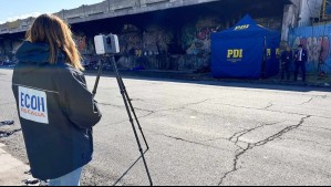 Encuentran cuerpo de hombre maniatado y con heridas cortopunzantes en plena vía pública de Estación Central