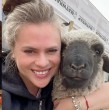 La actriz e influencer argentina, Eliana Albasetti, lleva varios años radicada en Chile, pues trabaja en nuestro país, además de contar con un emprendimiento particular. Revisa los detalles en la nota.