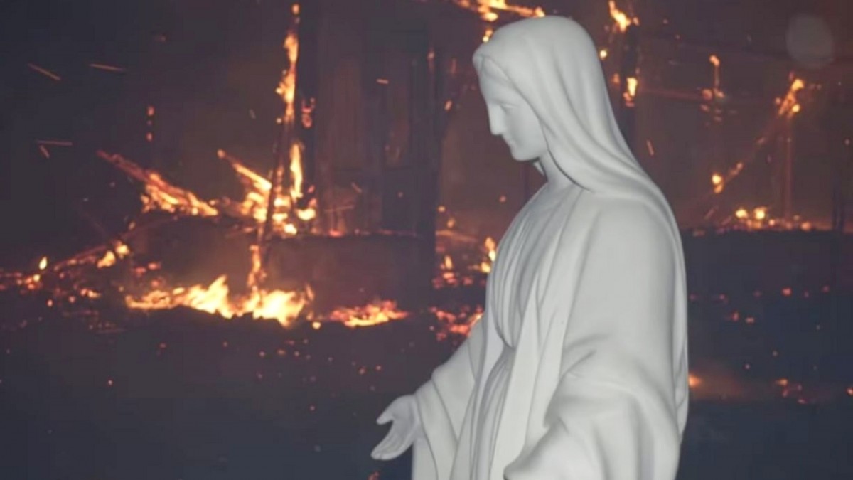 Lo catalogan como un milagro: Imagen de una virgen quedó intacta tras incendio que consumió iglesia en Córdoba