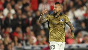 Vidal en el centro de la polémica por gestos a hinchas de River Plate tras eliminación de Colo Colo