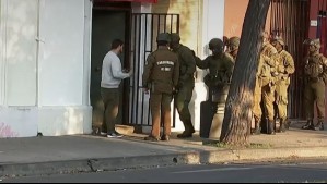 Desalojo de vivienda en centro de Santiago terminó con tres detenidos por tráfico de drogas