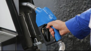 Confirman baja en el precio de la bencina desde este jueves: Revisa cuánto disminuirá el valor de los combustibles