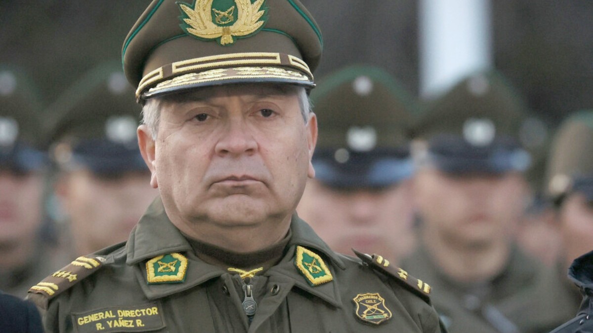 Ricardo Yáñez renuncia al cargo de general director de Carabineros: Marcelo Araya asume en su reemplazo