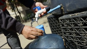 Corte de agua afectará a zonas de dos comunas de Santiago: Conoce cuáles serán los puntos de abastecimiento