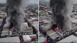 Dron de Meganoticias muestra enorme columna de humo en incendio del barrio Meiggs