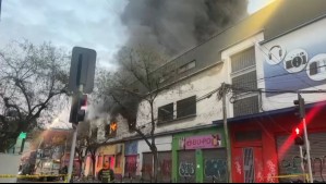 Enorme incendio en barrio Meiggs: Carabineros informa que 'podría estar vinculado' al robo de un cajero automático