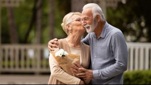 Sube el monto del Bono Bodas de Oro: Esta es la nueva cifra de dinero que puede recibir tu familia