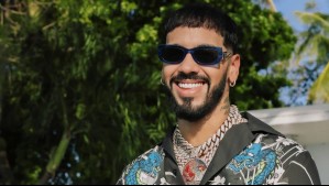 Las extravagantes joyas de Anuel AA: '300 quilates aquí en el reloj'