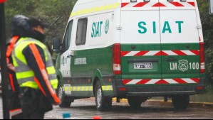 Camioneta se vuelca al perder el control por las lluvias en Vitacura: Hay dos heridos