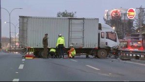Confuso accidente deja a camión completamente cruzado en Ruta 5: No habría chocado con otro vehículo