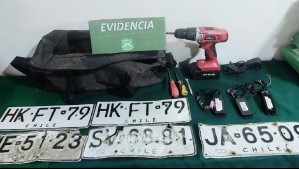 Camionero tenía 5 patentes falsas y permiso de circulación adulterado: Terminó detenido por Carabineros