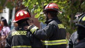 Voraz incendio en un block consume tres departamentos en La Florida: Hay un detenido y una persona herida