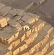 Revisa el video que muestra desde las alturas a un perro en la cima de la pirámide de Guiza en Egipto. El registro fue captado por un hombre en parapente y las imágenes se viralizaron.
