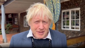 'Volveremos con los niños': El mensaje de Boris Johnson a la gente de Rapa Nui tras visitar la isla con su esposa