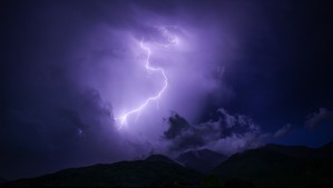 Lluvia fuerte en corto tiempo: DMC emite aviso por tormentas eléctricas para zonas de tres regiones