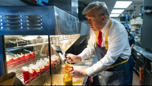 Donald Trump preparó papas fritas en un McDonald's señalando que Kamala Harris 'jamás ha trabajado aquí'