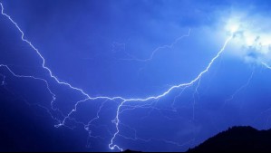 Reportan tormenta eléctrica en varios puntos de la Región Metropolitana