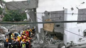 Video capta derrumbe de un edificio tras intensas lluvias en India