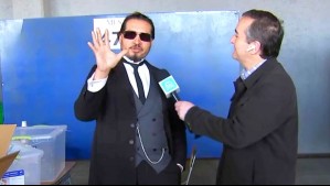 La particular vestimenta con la que llegó un presidente de mesa a las Elecciones 2024