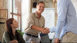 'Buen día' o 'buenos días': ¿Qué expresión es la correcta, según la RAE?