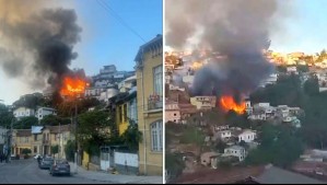 Incendio afecta a viviendas en Cerro Ramaditas de Valparaíso