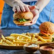 La industria de la comida rápida en Estados Unidos podría perder a un importante actor, el que incluso tiene operaciones en Chile. Conoce los motivos de la crisis económica que atraviesa TGI Fridays.