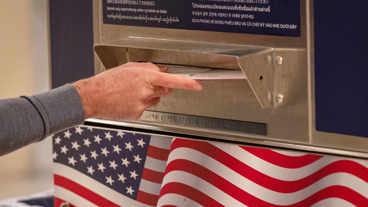 Detienen a trabajador electoral que amenazó con colocar una bomba en centro de votación en Estados Unidos