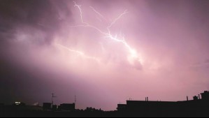 Tormentas eléctricas en la Región Metropolitana: Declaran Alerta Temprana Preventiva en diez comunas de Santiago