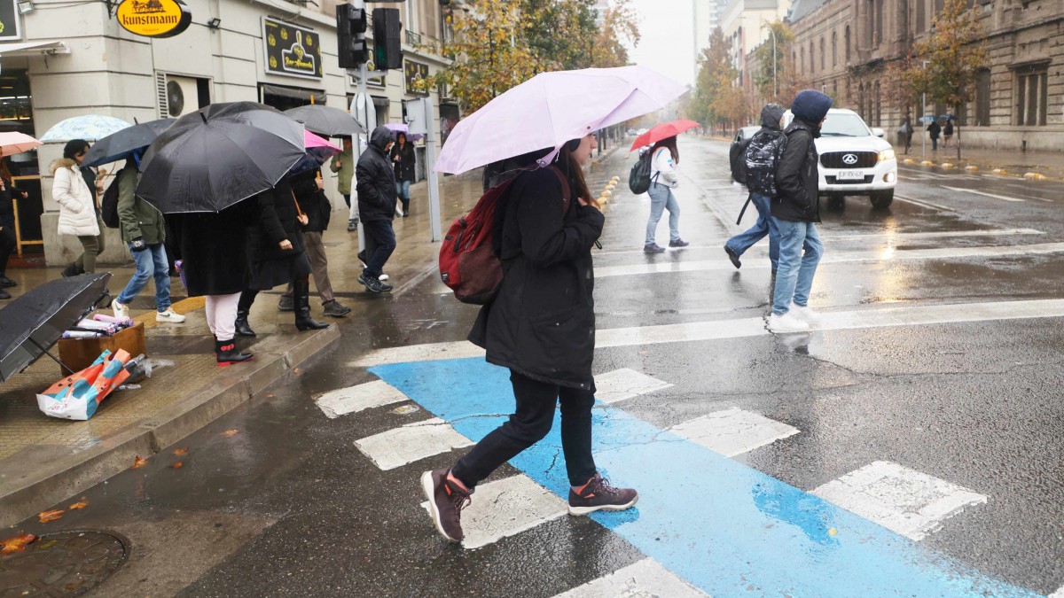 Lluvia en Santiago: Jaime Leyton adelanta desde qué momento del domingo habrá precipitaciones 'débiles'