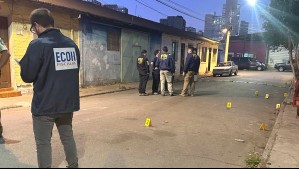 Hombre fue baleado por grupo que irrumpió en su domicilio en Estación Central