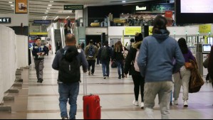 Aeropuerto de Santiago llama a 'revisar condiciones de vuelo' ante movilización de sindicato aeronáutico