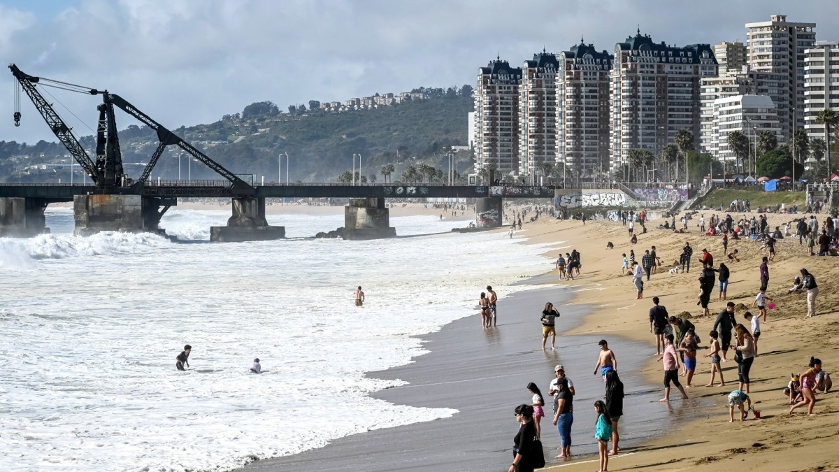 ¿Te vas a la playa el fin de semana? Revisa el pronóstico del tiempo para este viernes en Viña del Mar y Valparaíso