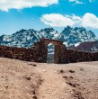 Una turista argentina falleció el pasado martes cuando un rayo la impactó tras visitar la montaña Valle Rojo ubicada en el distrito de Pitumarca, en Perú. Revisa cómo ocurrió el fatal desenlace.