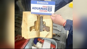 Una estaba guardaba dentro de un libro: Argentino intentó ingresar armas a Chile y lo descubrieron en Aduana